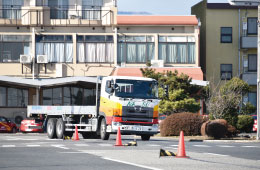 大型自動車スラローム